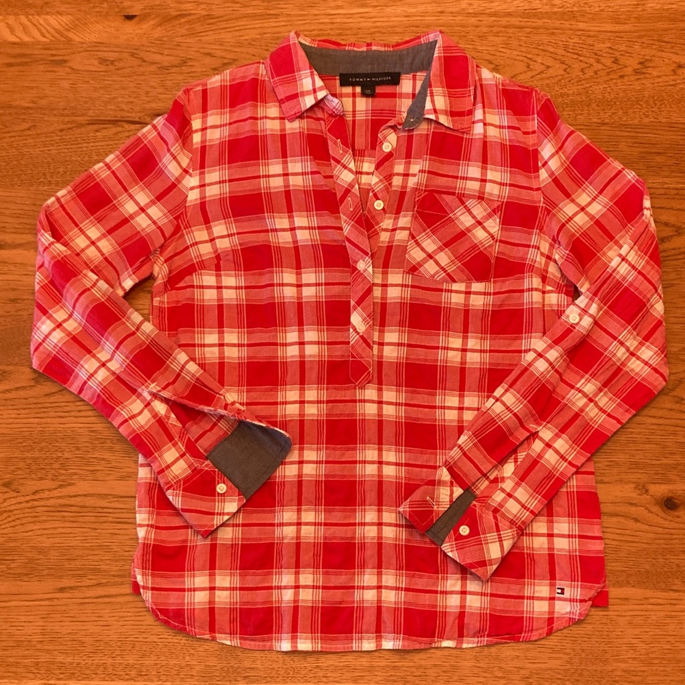 Tommy Hilfiger Red and White Plaid pullover Women’s Shirt Small roll tab sleeves